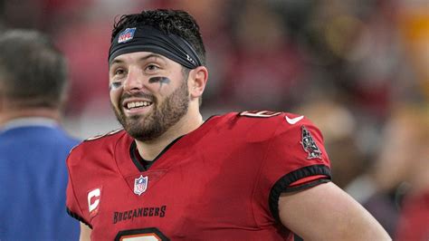 Baker Mayfield leads Buccaneers over Eagles 32